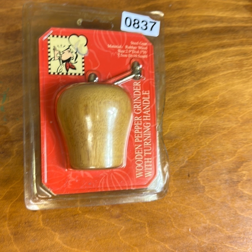 Wooden pepper grinder, New